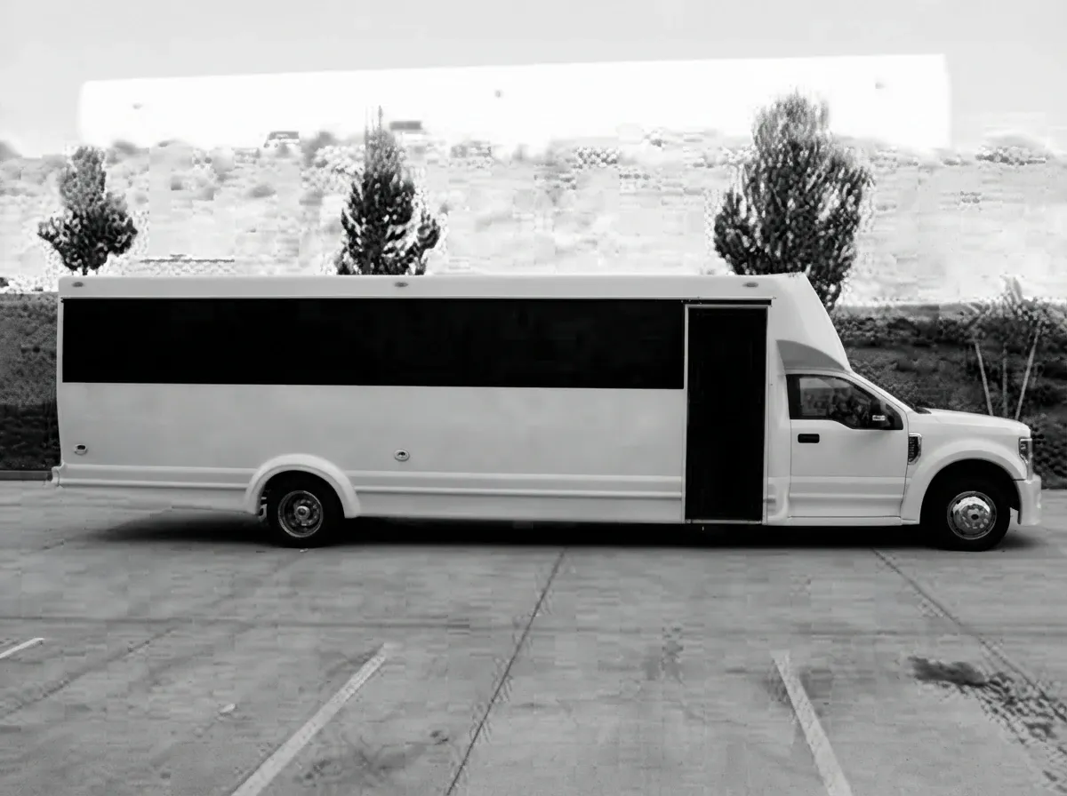 2019 Ford F550 30 Passenger Luxury Limousine Bus 2019 Ford F550 30 Passenger Luxury Limousine Bus in white, available to rent