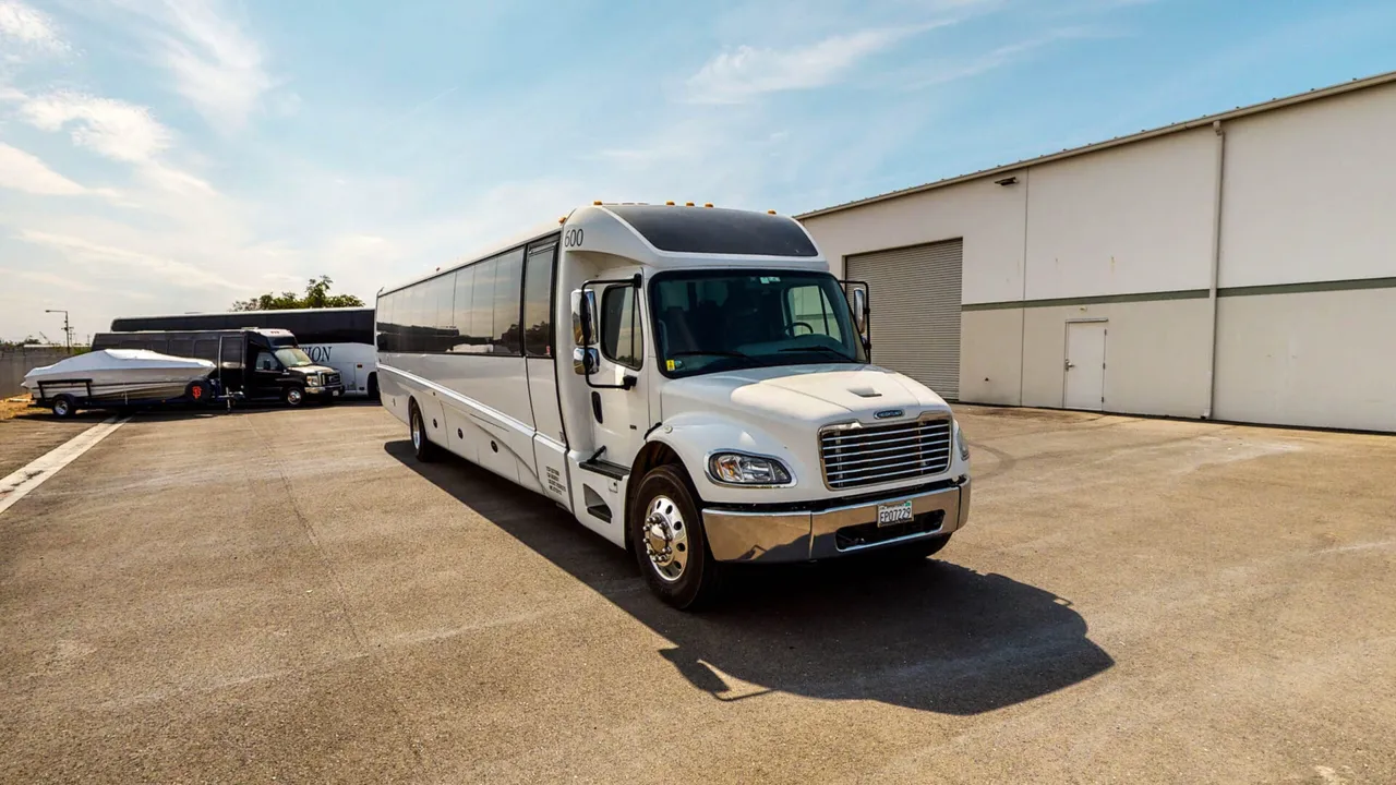 2019 Freightliner M2 Executive Bus White 2019 Freightliner M2 Executive Bus for minibus rental
