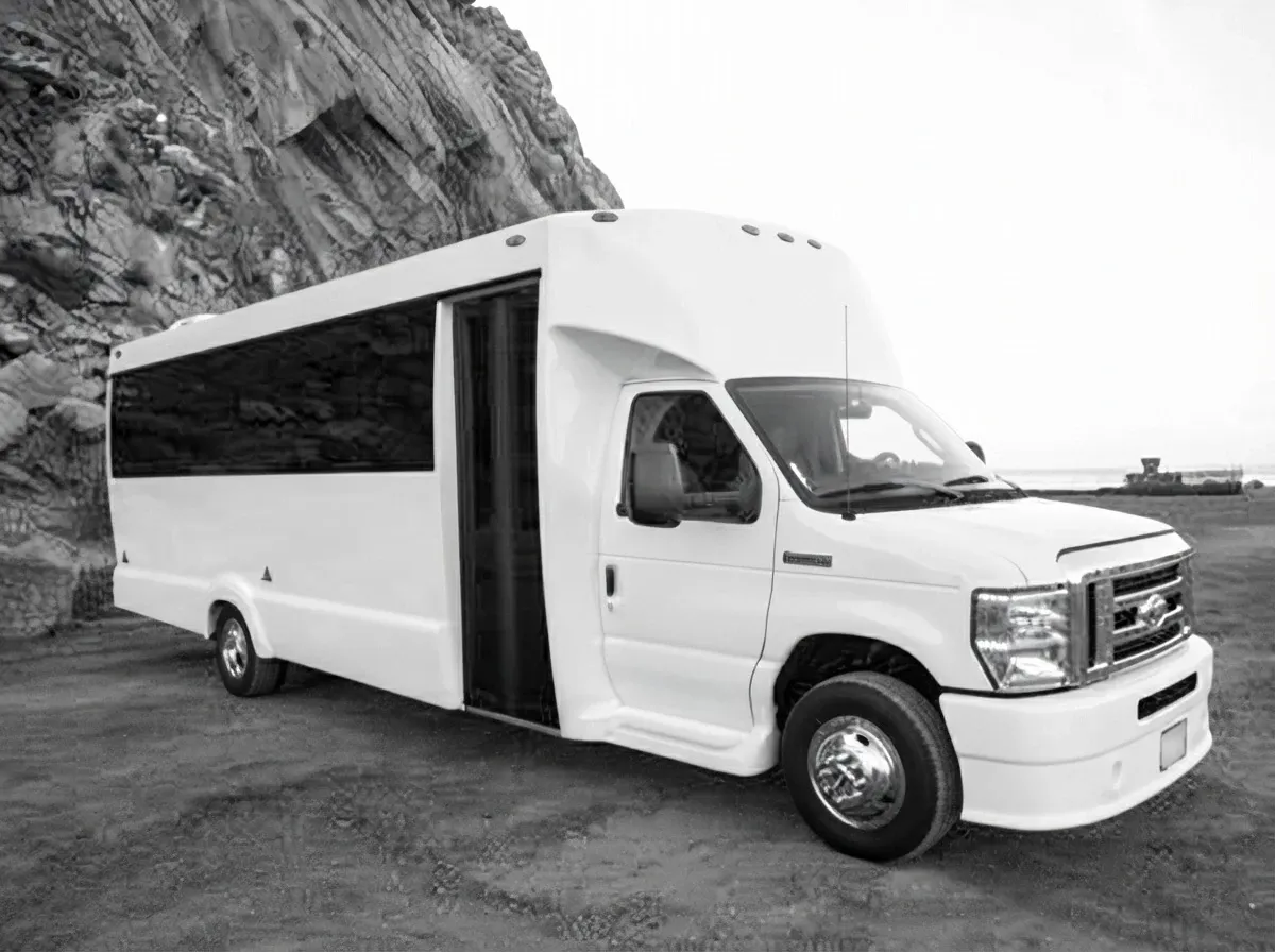 2019 Luxury 20 Passenger Limousine Bus 2019 Luxury 20 Passenger Limousine Bus in white, available to rent