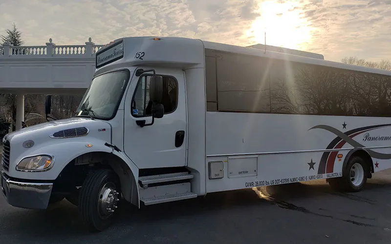 26 Passenger Luxury Coach White 26 Passenger Luxury Coach with tinted windows for minibus rental