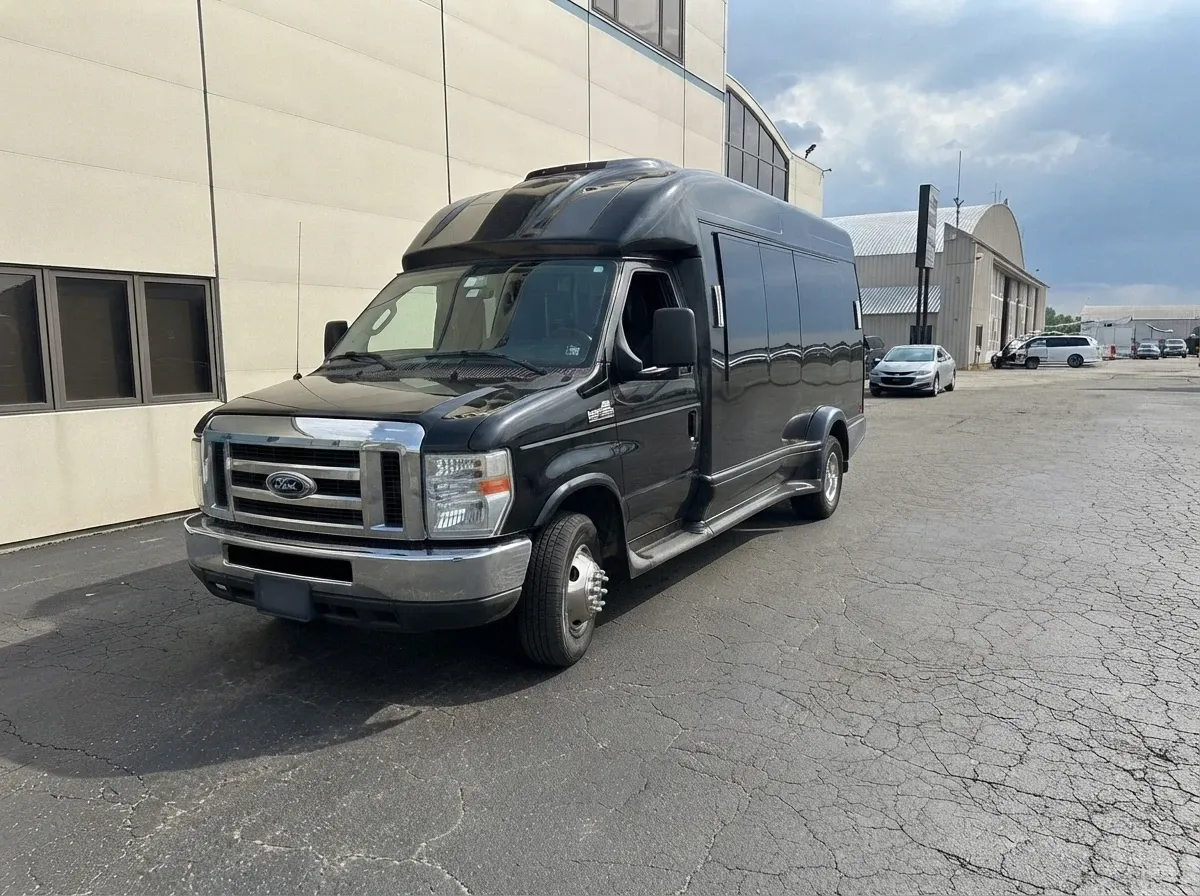 Black Bus, image 2