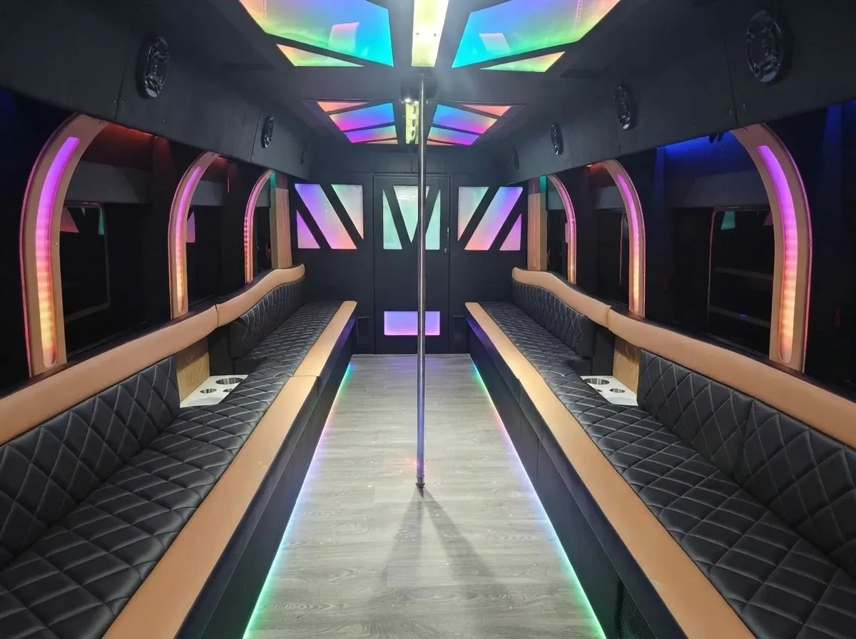 D-Lux Party Bus D-Lux Party Bus in white, available to rent