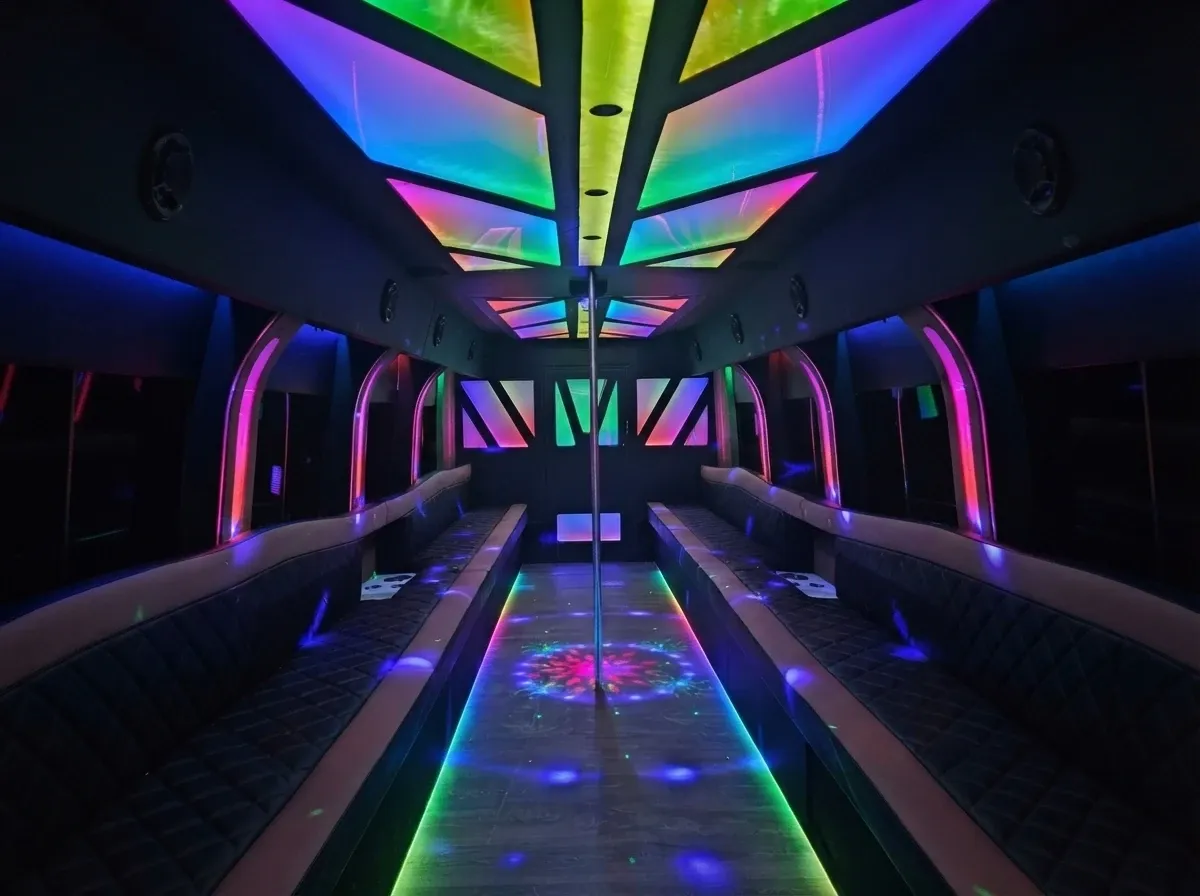 D-Lux Party Bus in white, image 2