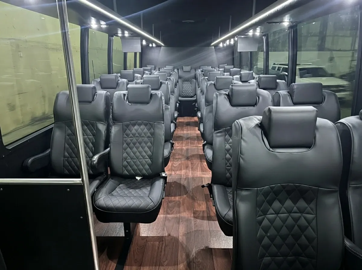 27 Passenger Executive Bus, image 2