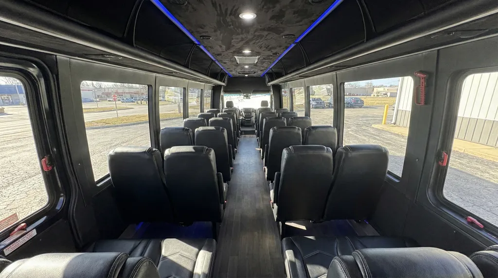 Black Ford E-450 Mini Bus, photo 4 for minibus rental
