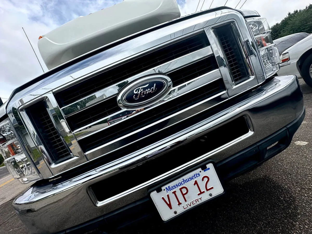 Ford E-450 Series Party Bus – feature shot