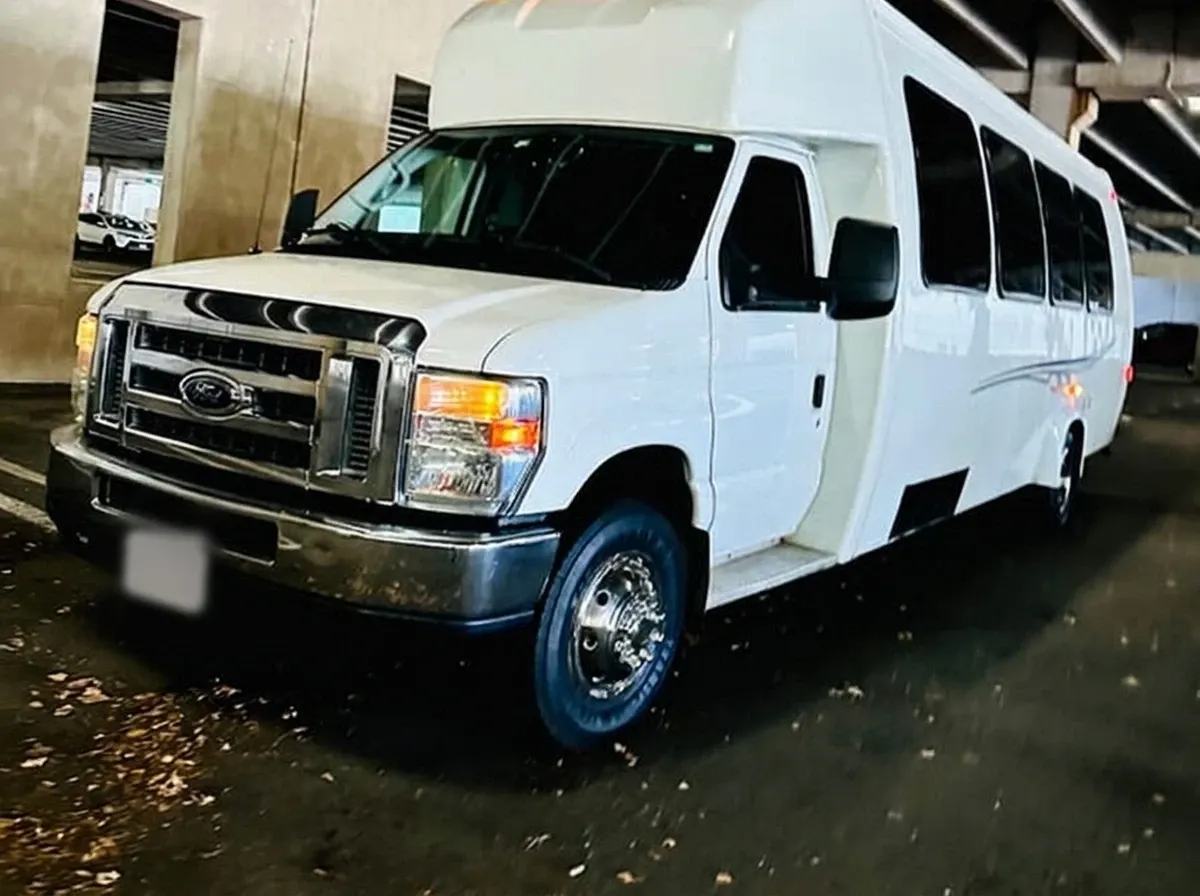 Ford E-450 Series Party Bus in white, image 3