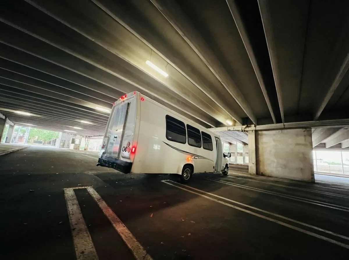 Ford E-450 Series Party Bus in white, image 8