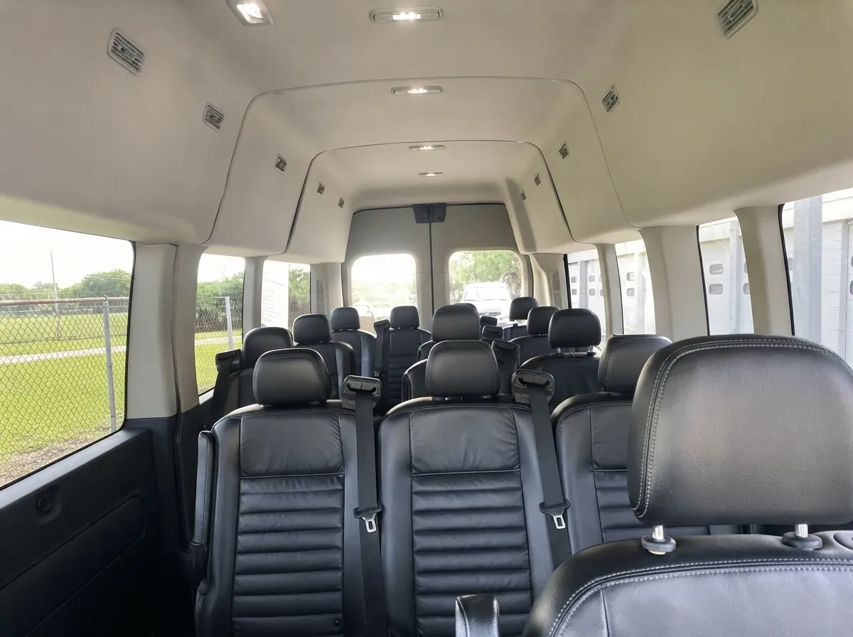 Ford Executive Shuttle in black, image 2