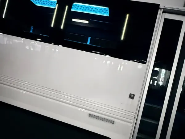 Ford F-550 Party Bus in white, image 3