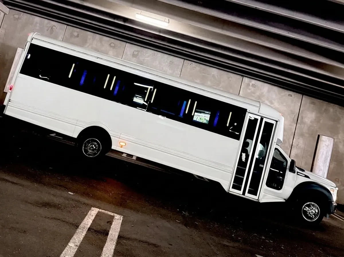 Ford F-550 Party Bus in white, image 2