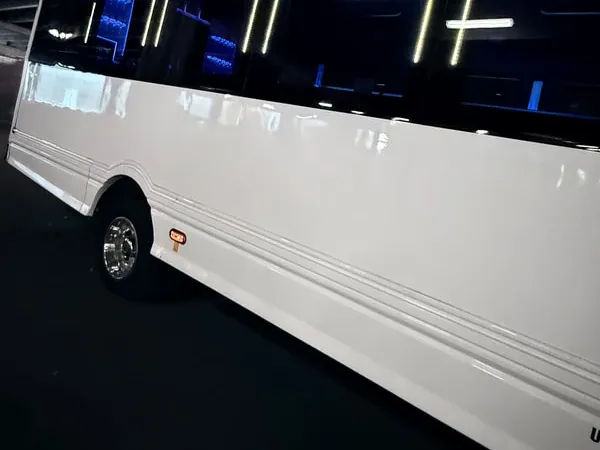 Ford F-550 Party Bus in white, image 5