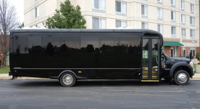 28 Passenger Ford F550 Executive VIP Mini Coach 28 Passenger Ford F550 Executive VIP Mini Coach in black, available to rent