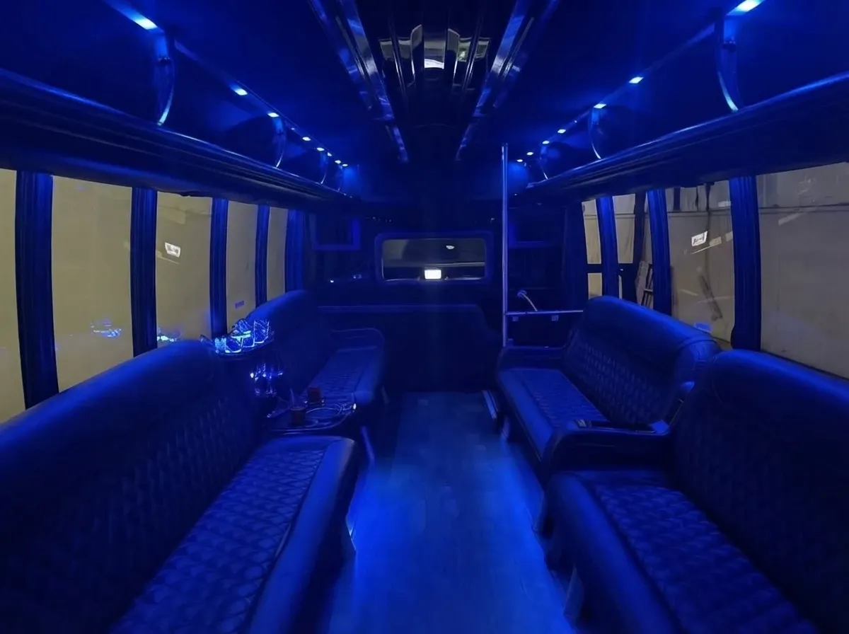 Ford F550 Party Bus Limousine in black, image 2