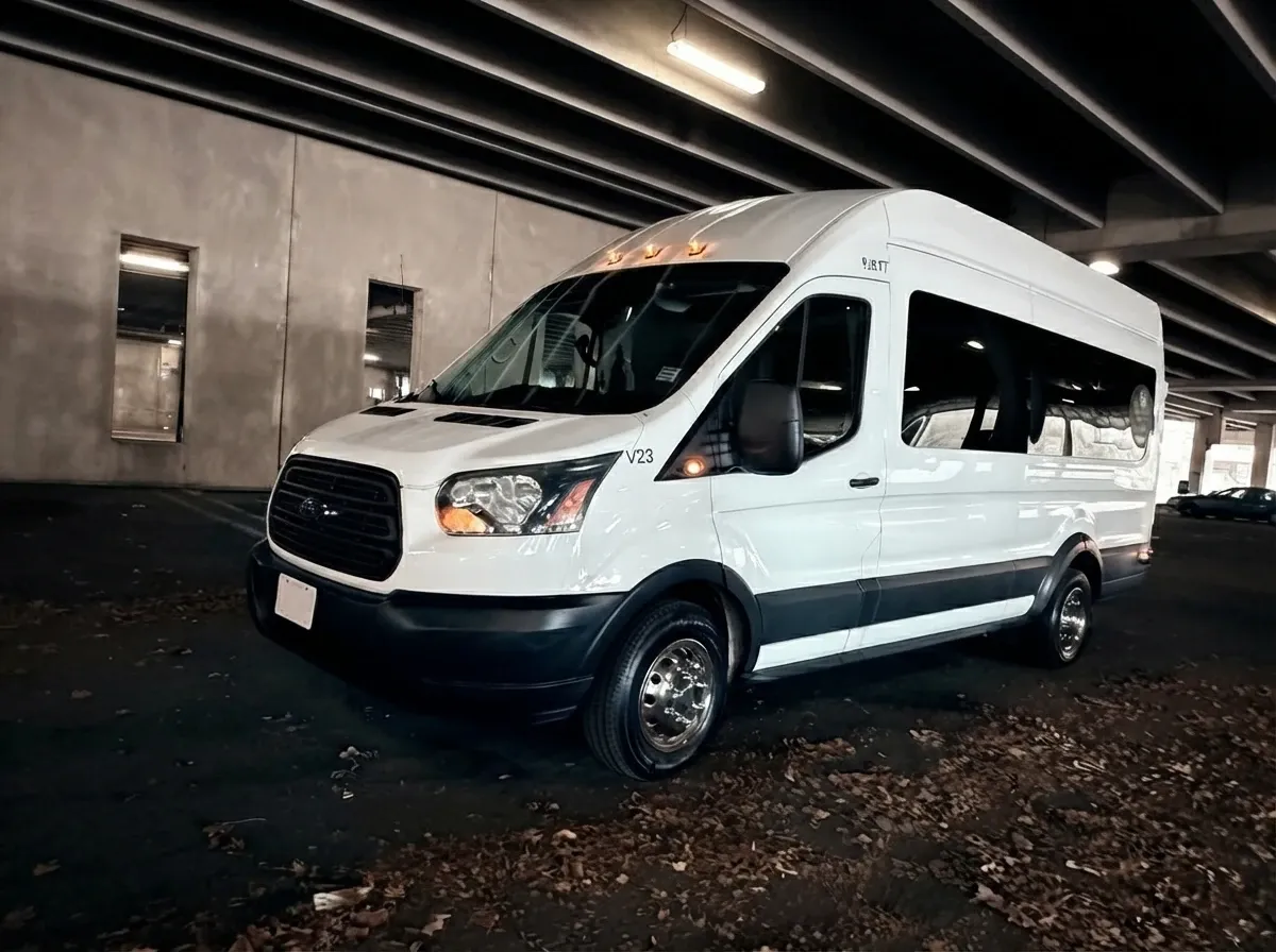 Ford Transit Van in white, image 4