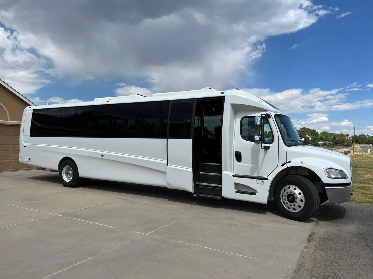 GM40 Mini Coach for minibus rental