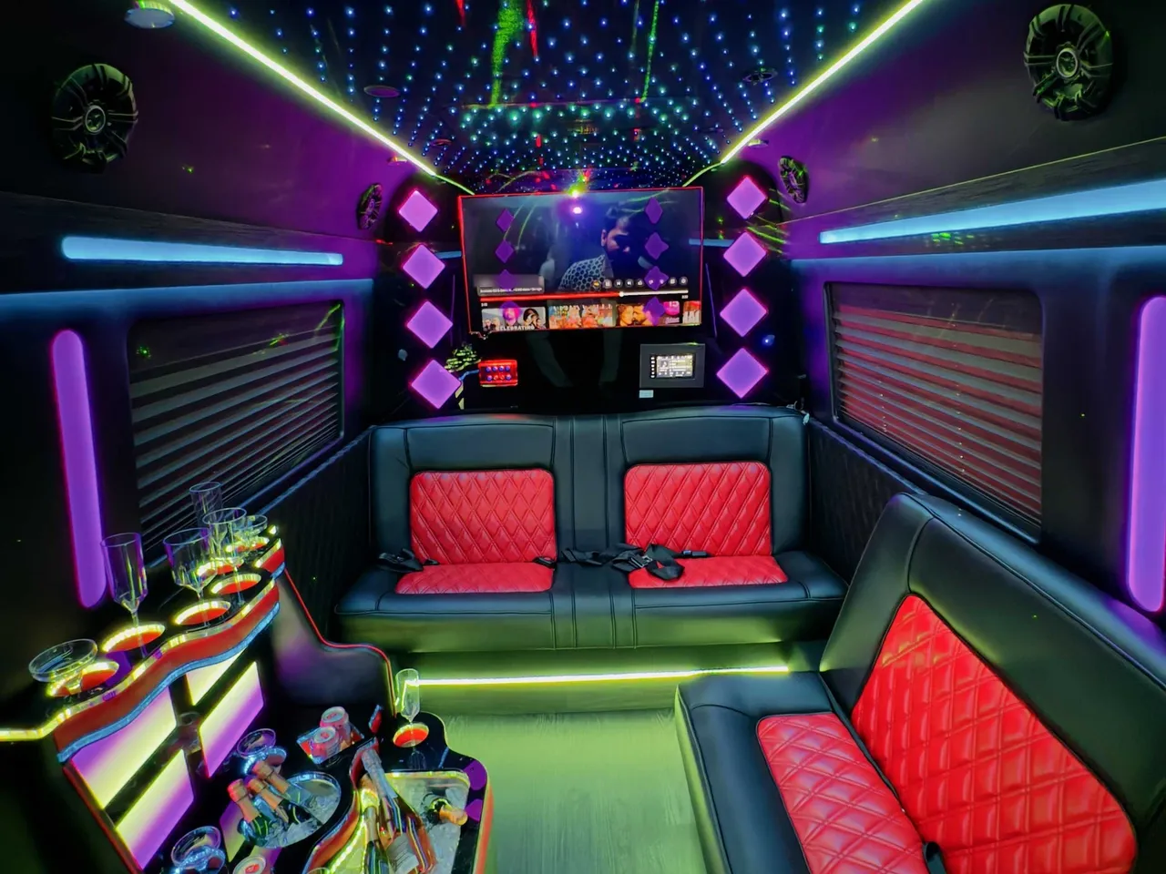 Limousine Sprinter Limousine Sprinter in black, available to rent