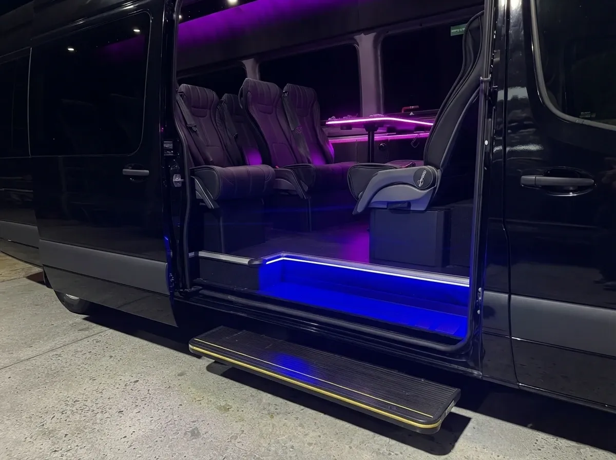 Mercedes-Benz Executive Sprinter in black, image 3