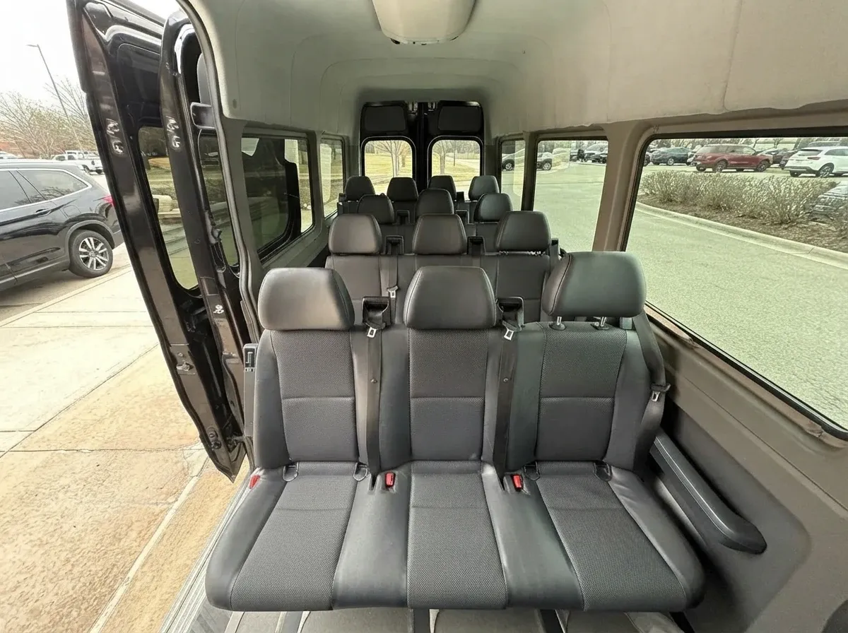Mercedes-Benz Executive Sprinter in black, image 2