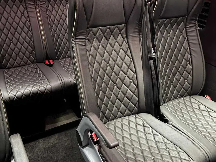 Mercedes-Benz Executive Sprinter in black, image 3