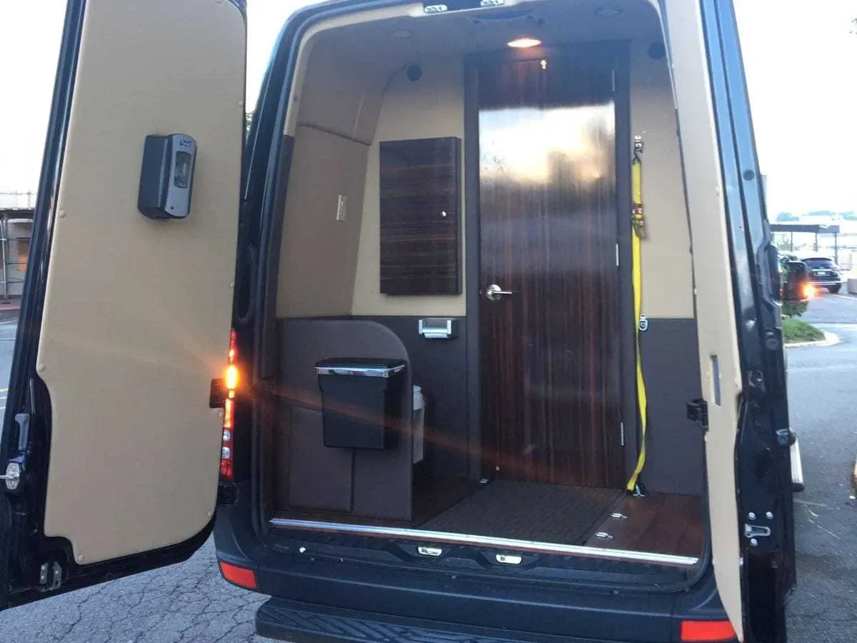 Mercedes-Benz Jet Sprinter in black, image 2