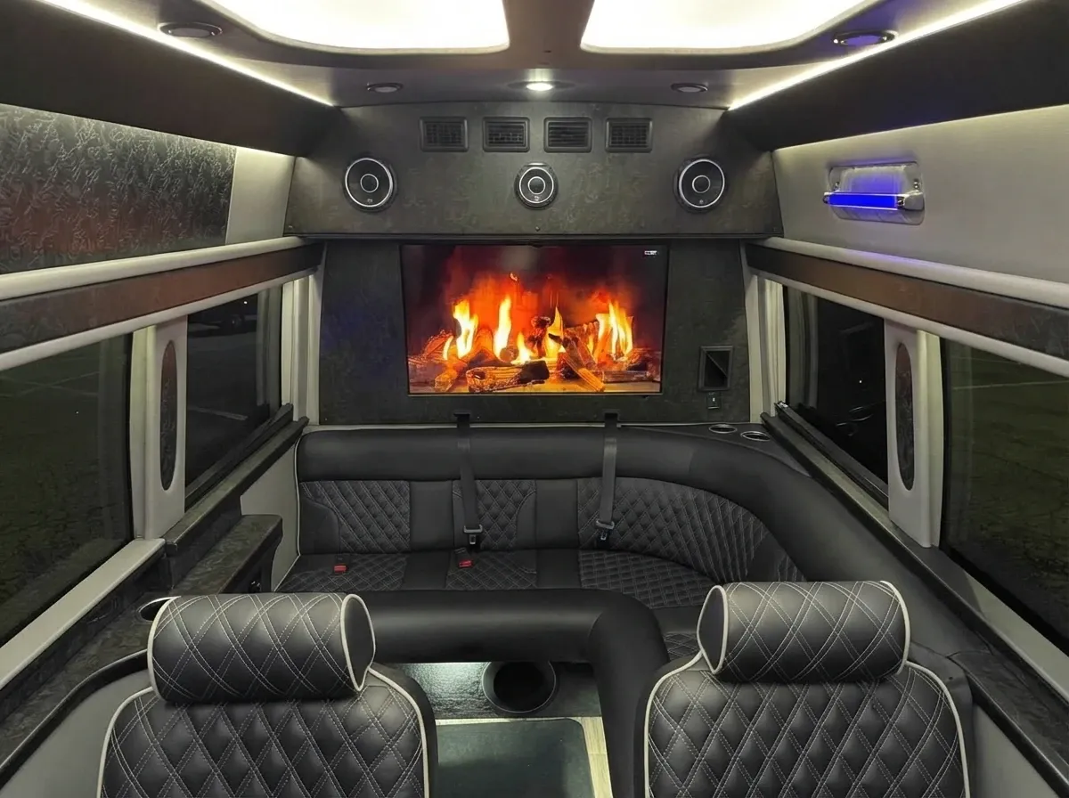 Mercedes-Benz Jet Sprinter in black, image 3