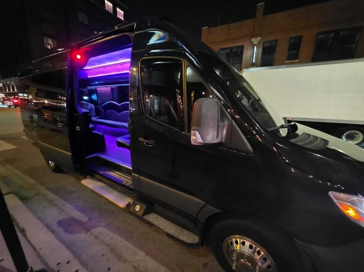Mercedes-Benz Limousine Sprinter Mercedes-Benz Limousine Sprinter in black, available to rent