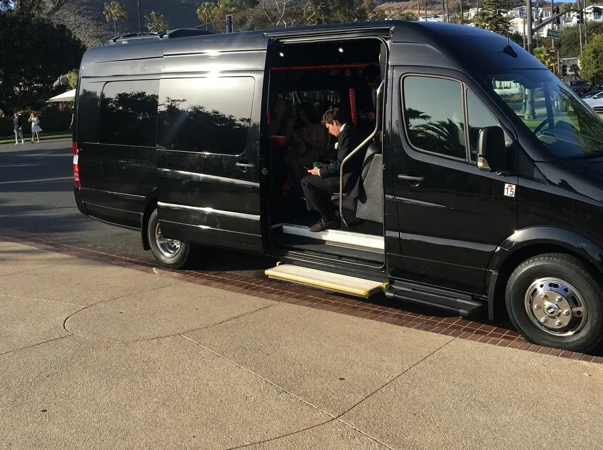 Mercedes-Benz Limousine Sprinter in black, available to rent