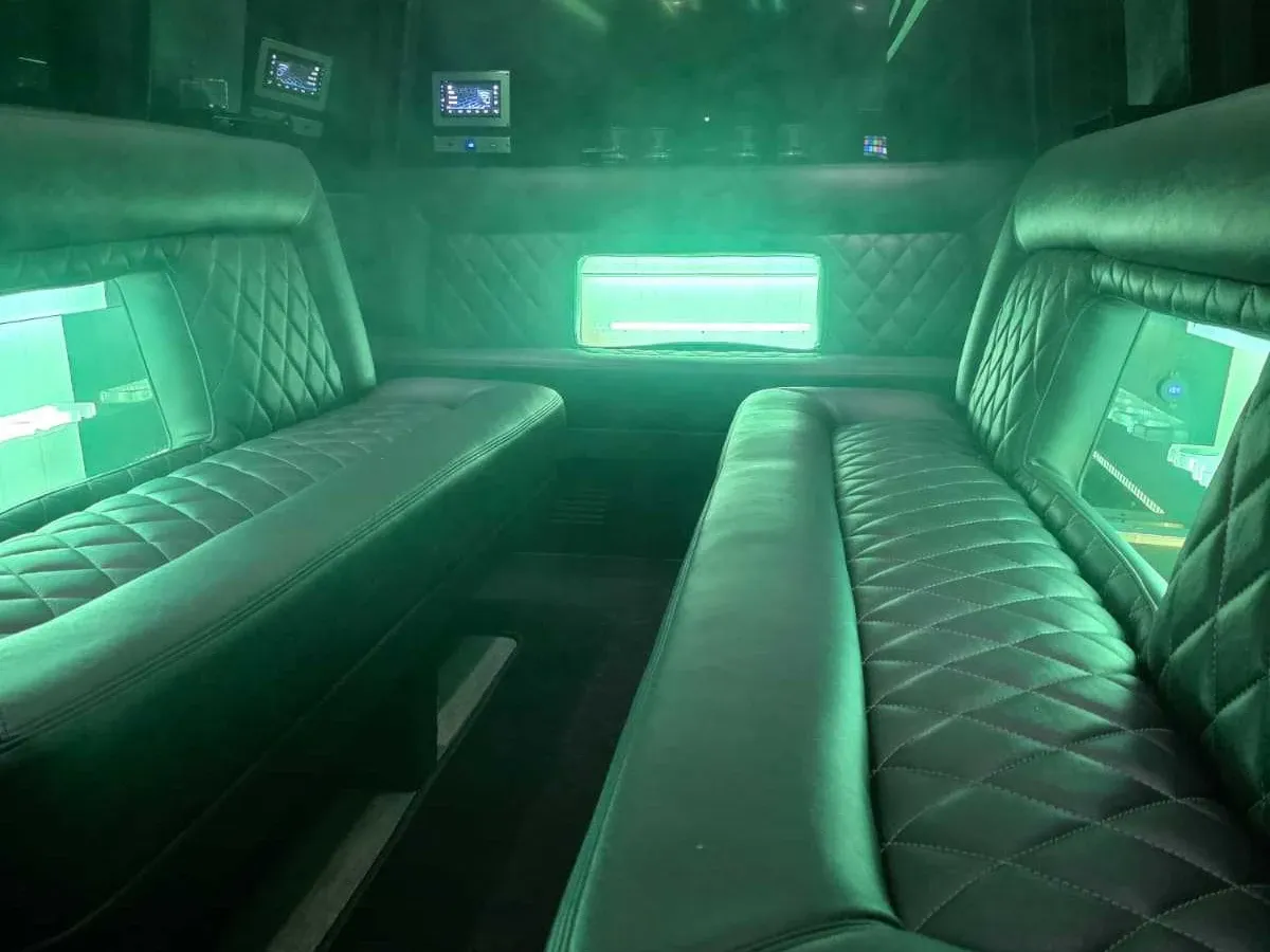 Mercedes-Benz Limousine Sprinter in black, available to rent