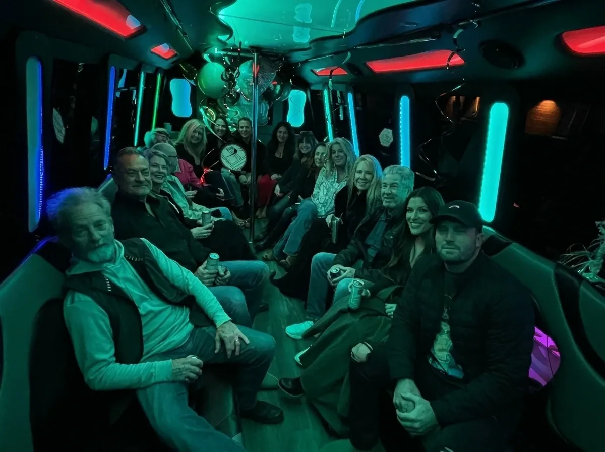 Mercedes-Benz Party Buses in black, image 2