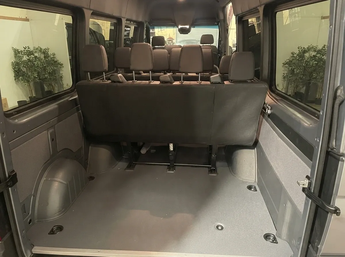 Mercedes-Benz Sprinter Van in black, image 2