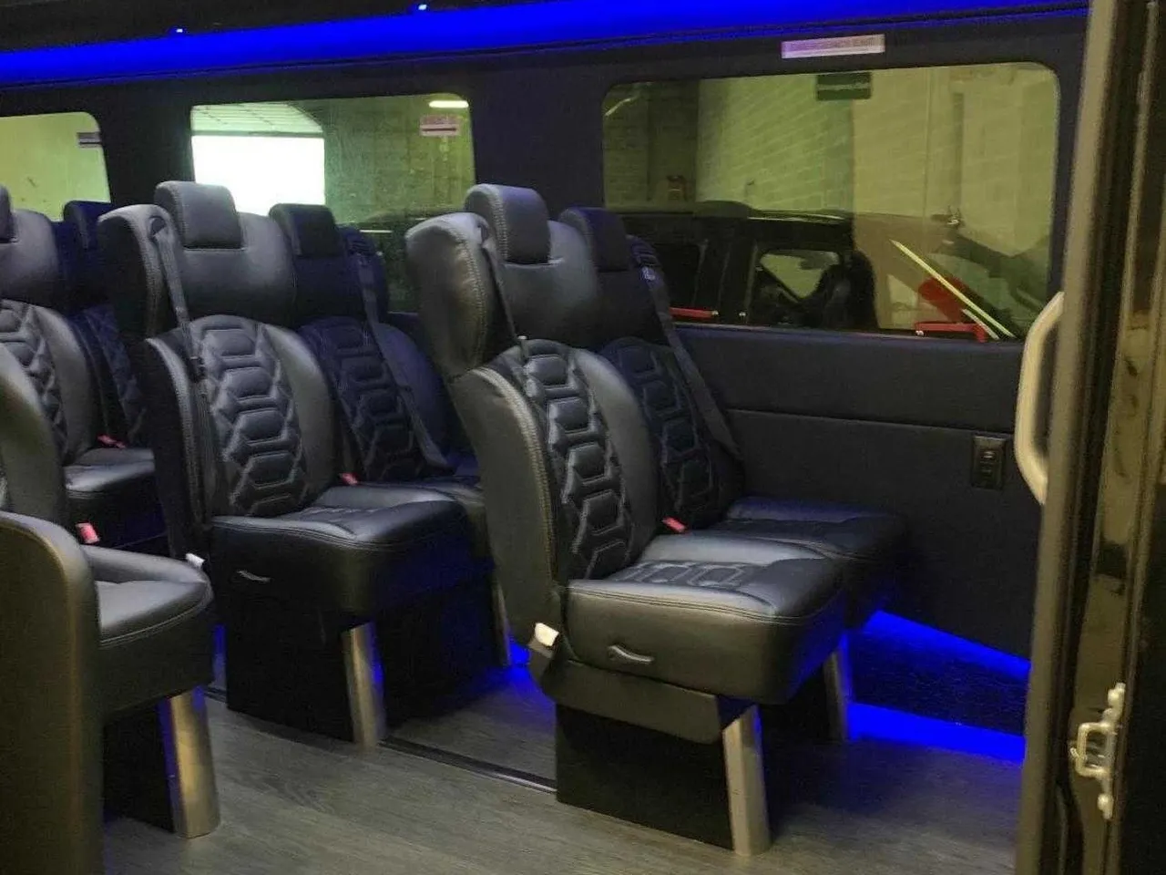 Mercedes-Benz Sprinter Van in black, image 2
