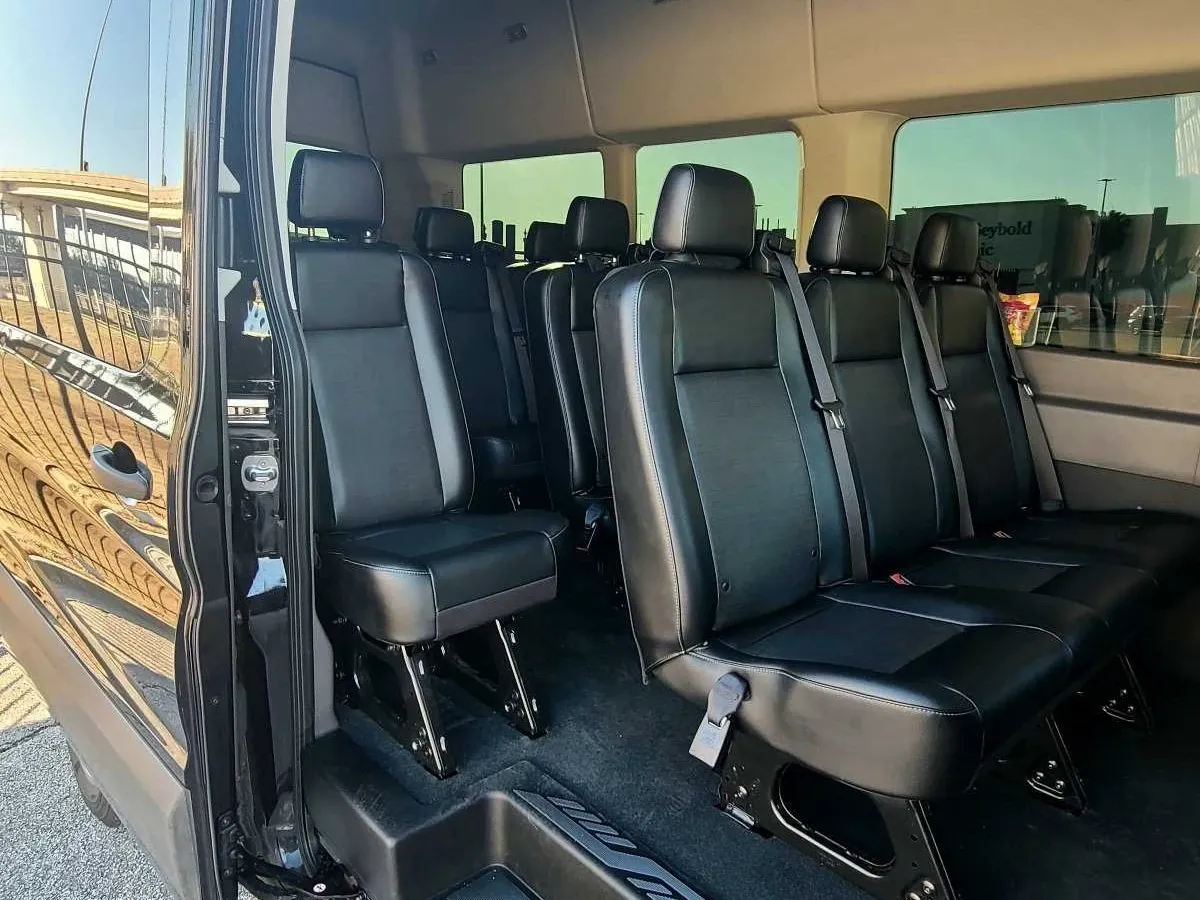Mercedes-Benz Sprinter Van in black, image 3