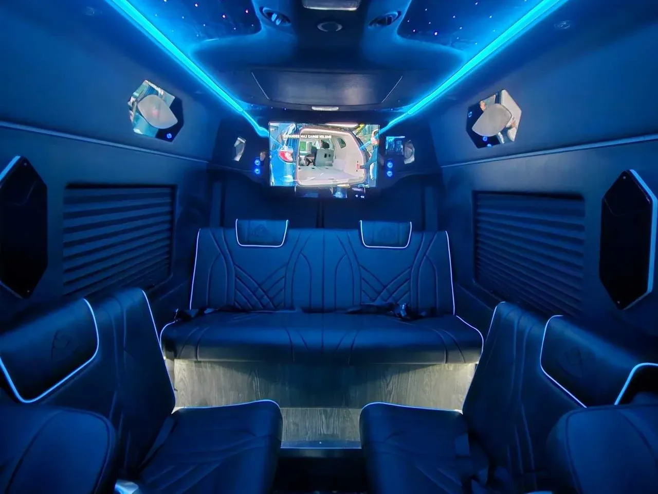 Mercedes-Benz Sprinter Van Jet in black, image 3