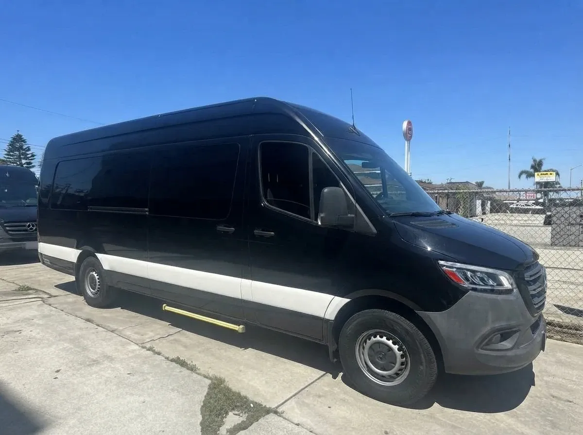Mercedes-Benz Sprinter Van Jet in black, image 4