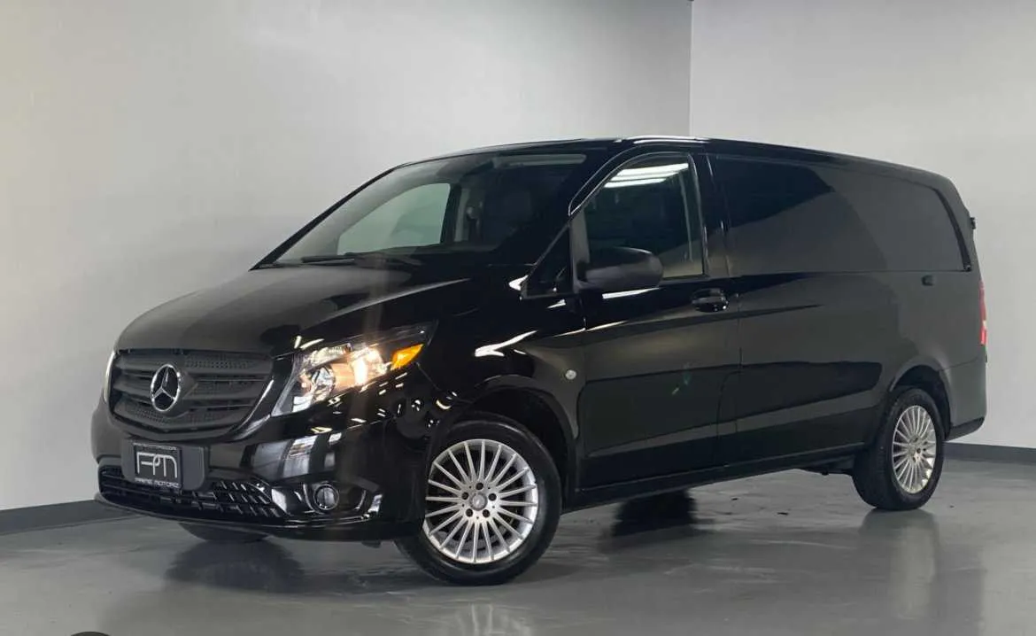 Mercedes-Benz Metris Black Mercedes-Benz Metris for minibus rental
