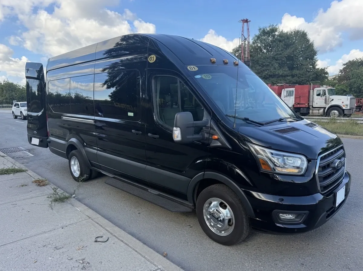 14 Passenger Mini Van in black, image 2