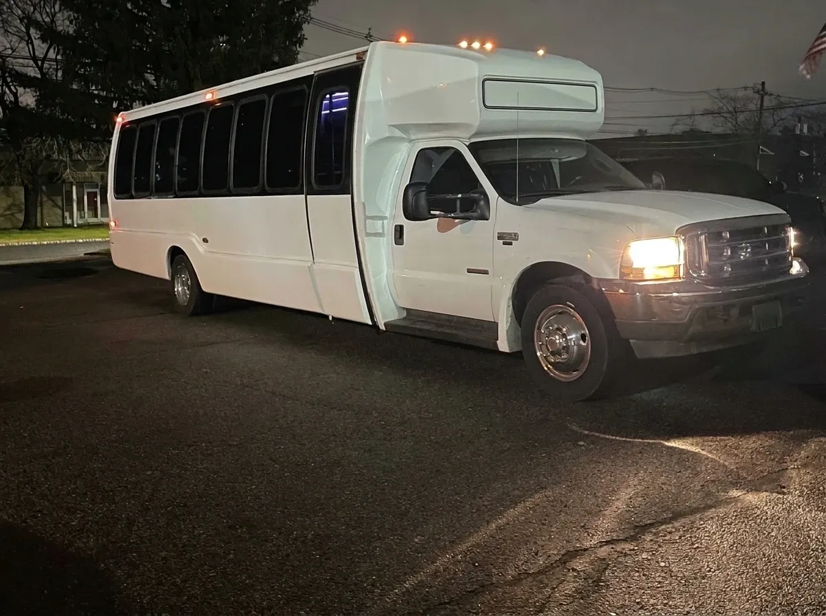 30 Passenger Party Bus in white, image 2