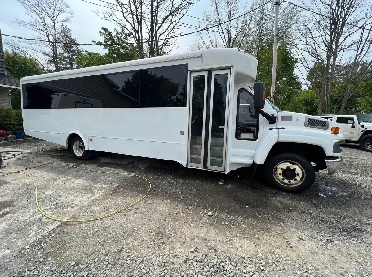Party Bus - Sophia Loren in white, available to rent