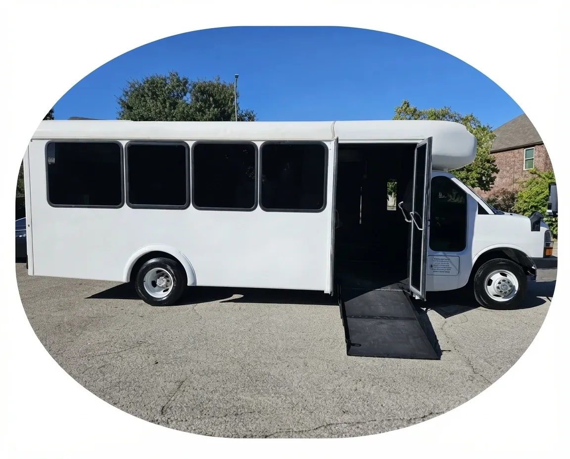 Party Time Bus in white, image 2