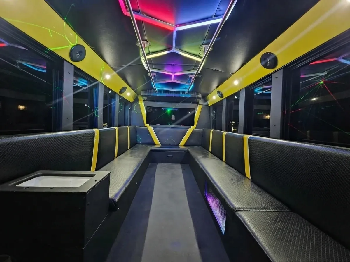Party Time Bus in white, image 3